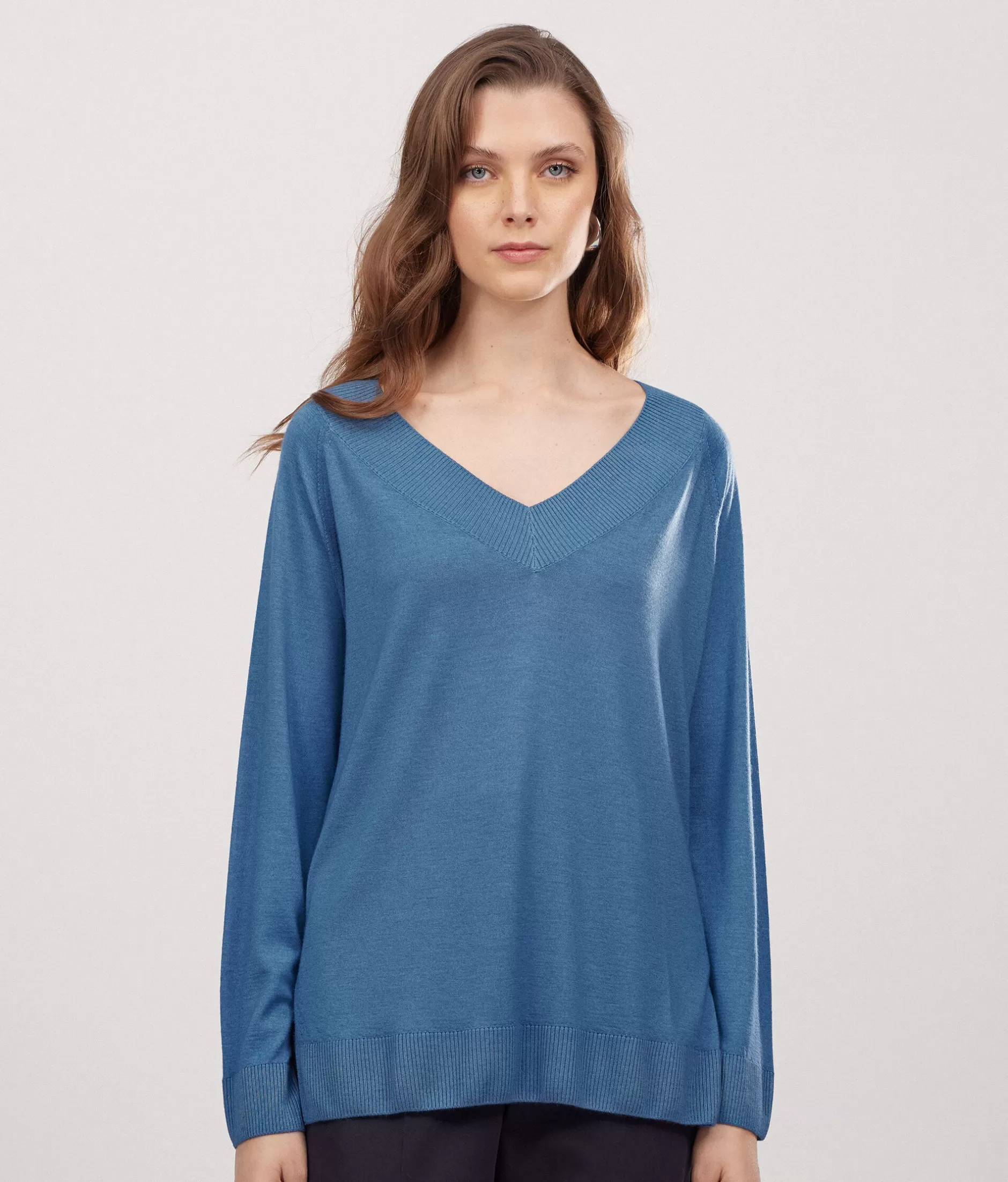 Store Falconeri Ultrafine Cashmere V-neck Sweater light blue -8982 - garment-dyed sky blue