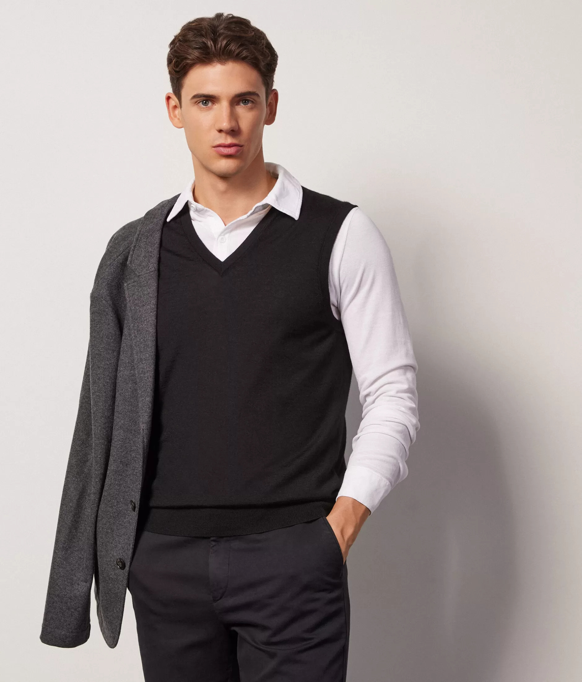 New Falconeri Ultrafine Cashmere V-Neck Vest black -9107 - black