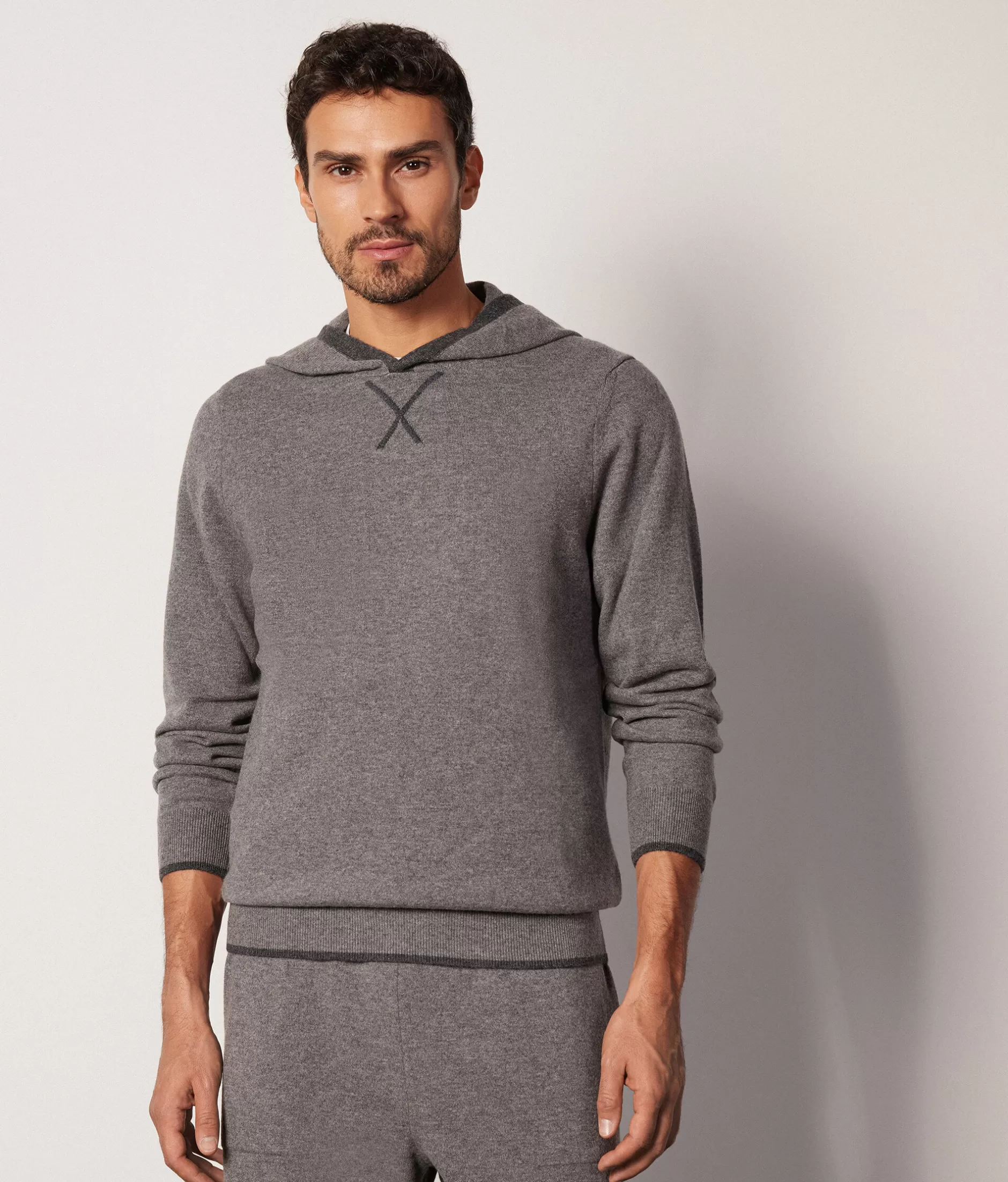 Shop Falconeri Ultrasoft Cashmere Sweatshirt grey -9108 - dark grey melange