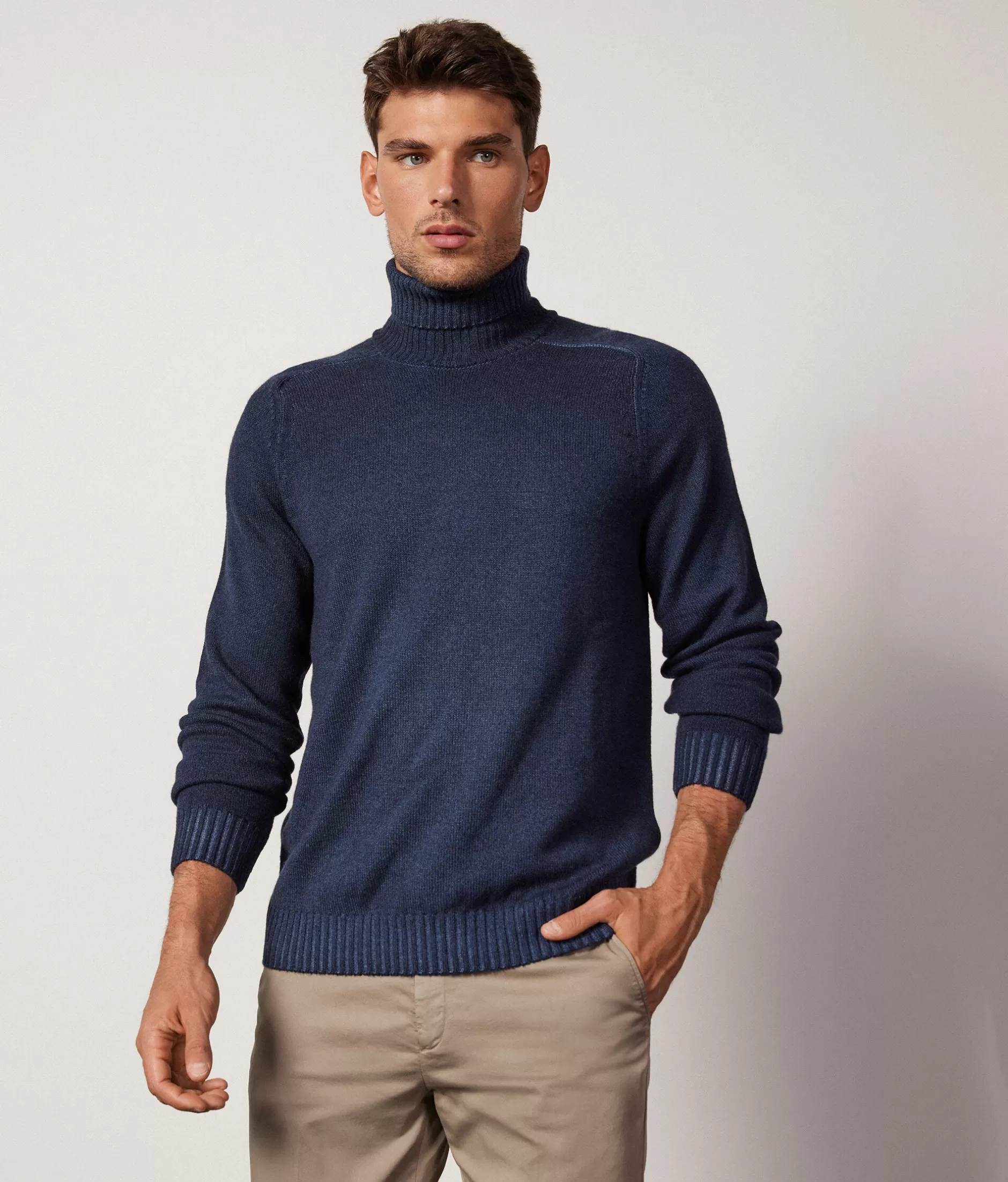 Outlet Falconeri Ultrasoft Cashmere Turtleneck blue -8800 - garment-dyed navy blue