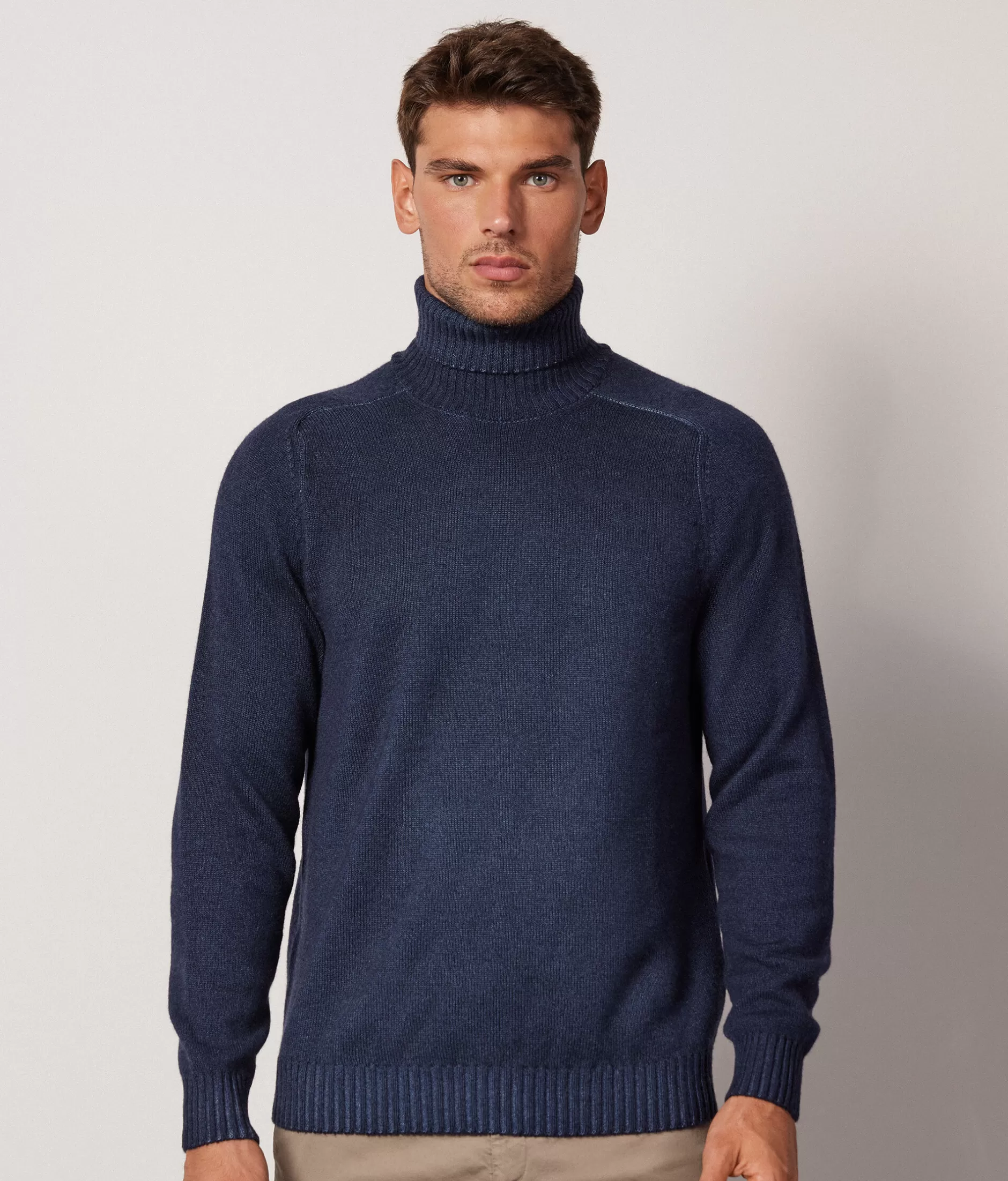 Outlet Falconeri Ultrasoft Cashmere Turtleneck blue -8800 - garment-dyed navy blue