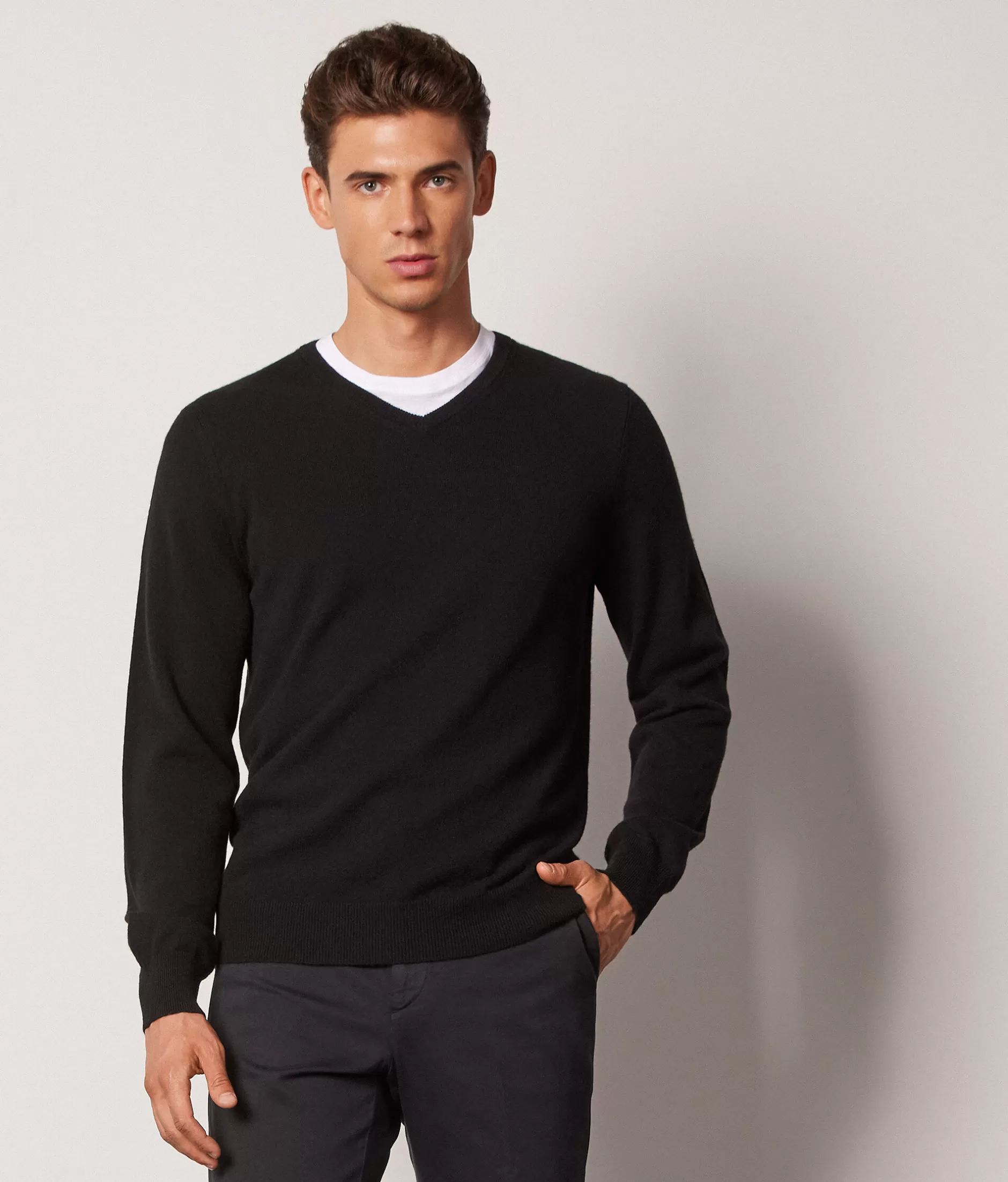 Store Falconeri Ultrasoft Cashmere V-Neck Sweater black -9107 - black