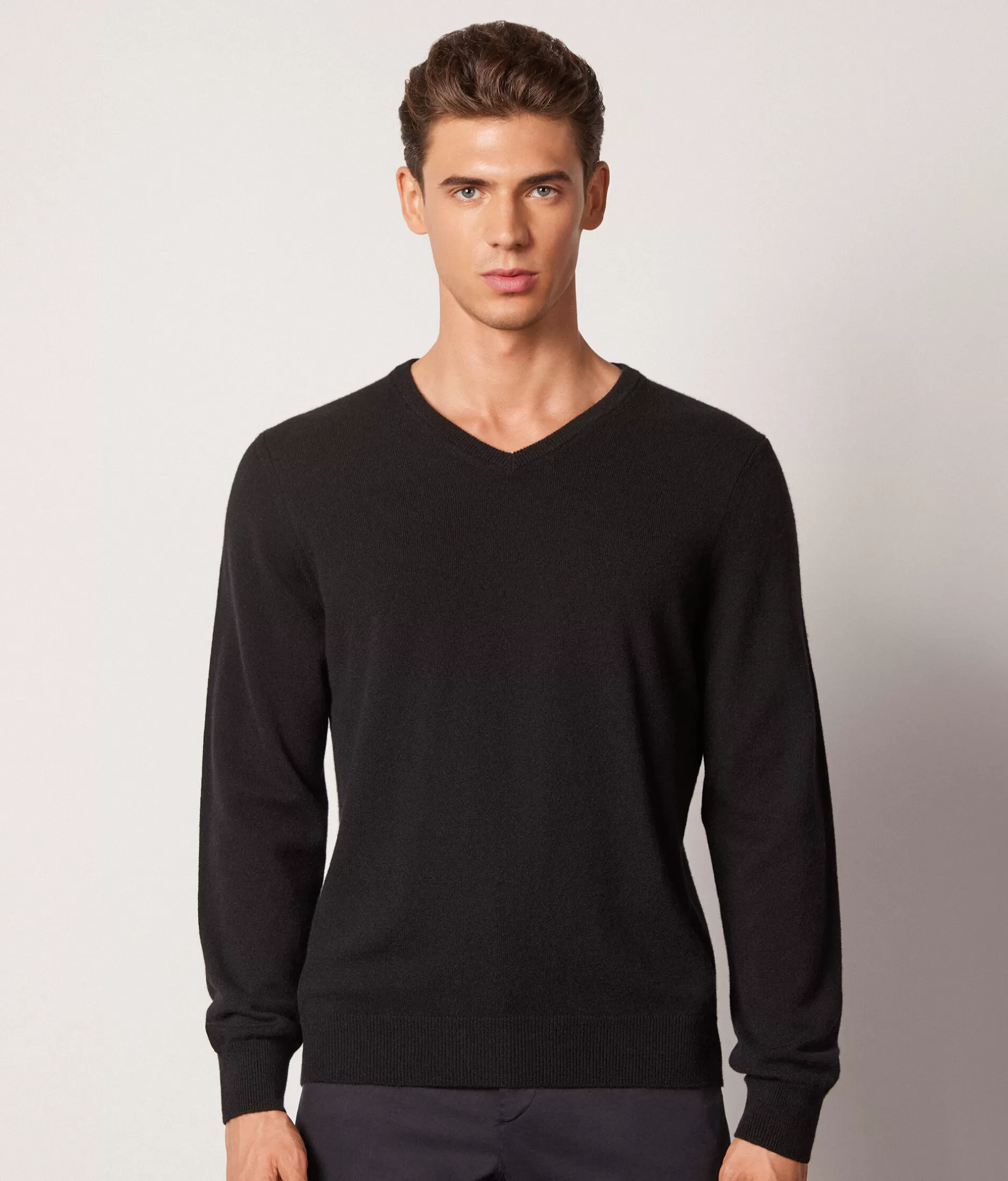 Store Falconeri Ultrasoft Cashmere V-Neck Sweater black -9107 - black